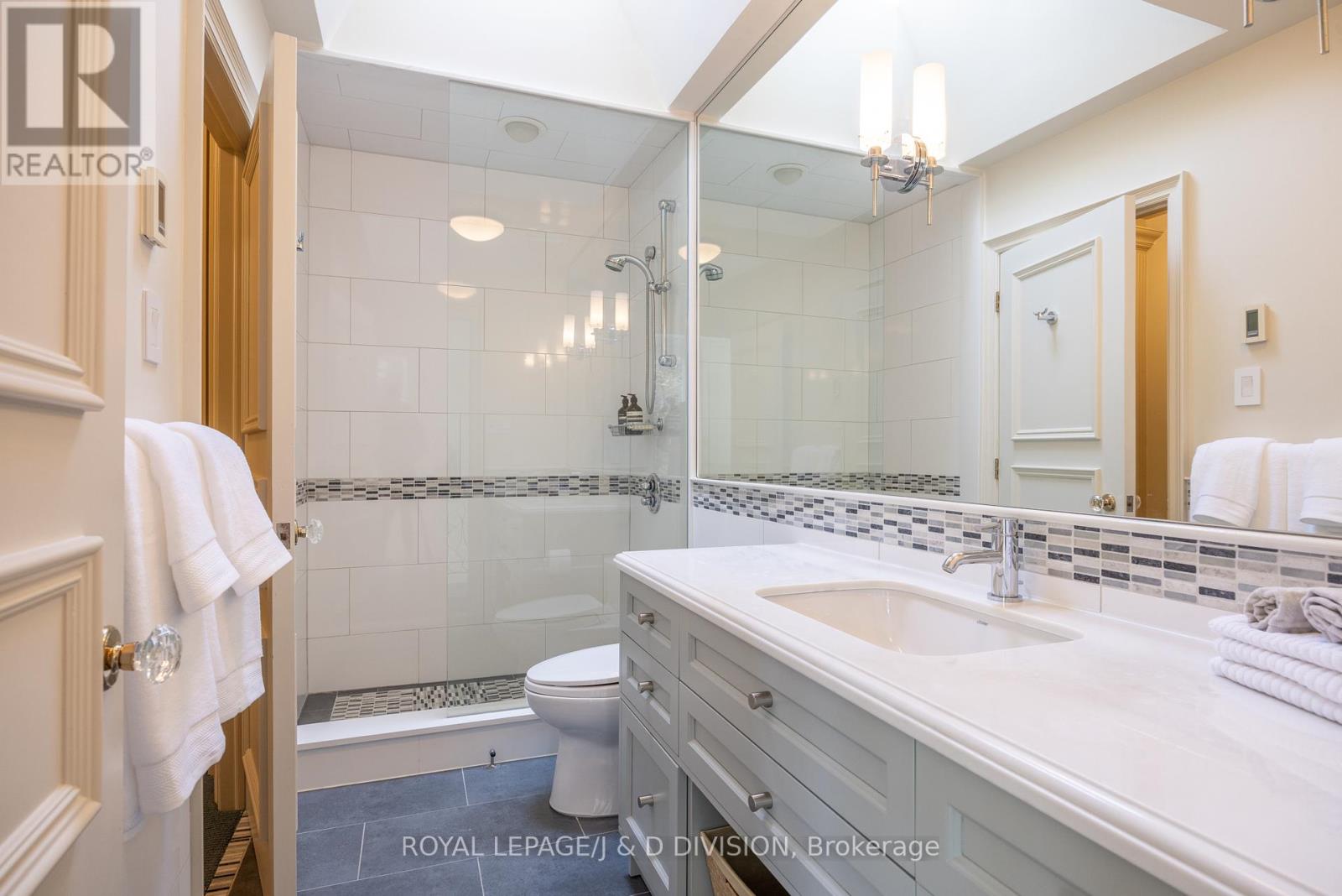 12 Forest Glen Crescent, Toronto, Ontario  M4N 2E8 - Photo 33 - C12176515