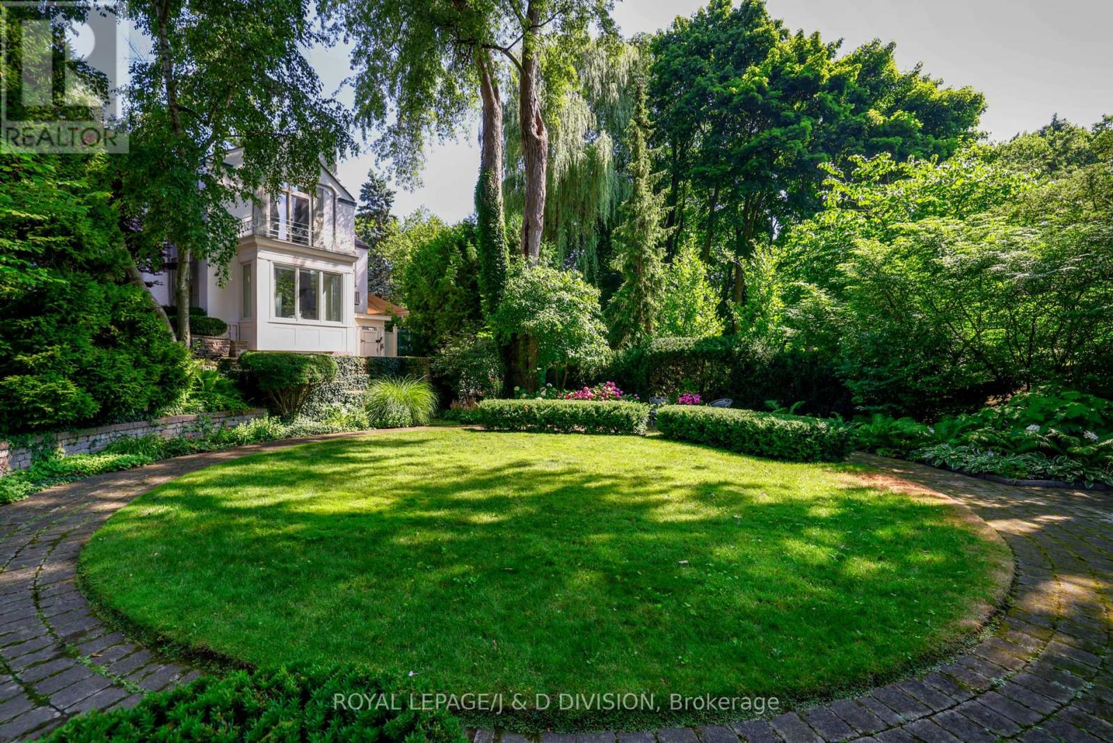 12 Forest Glen Crescent, Toronto, Ontario  M4N 2E8 - Photo 47 - C12176515