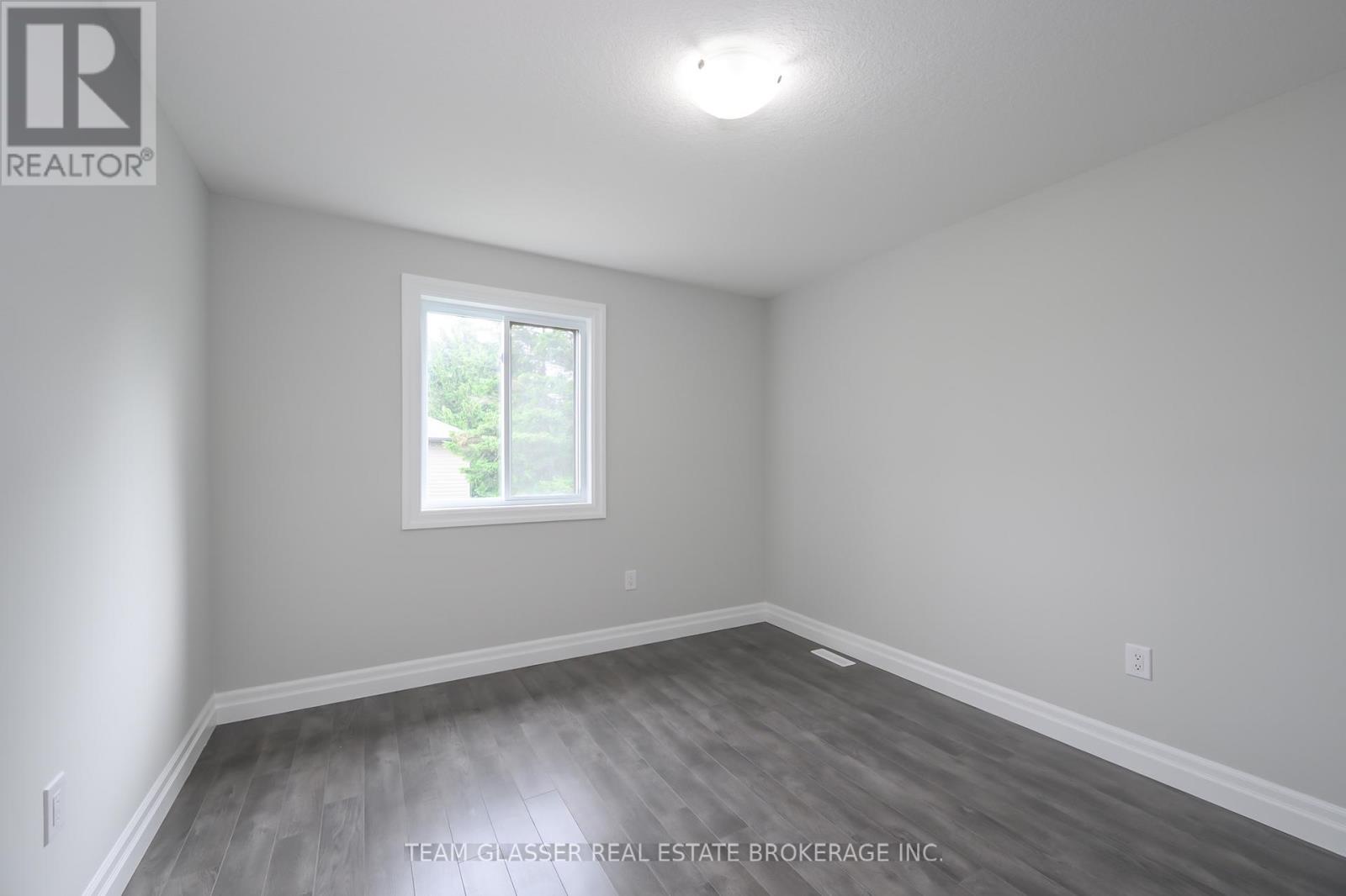 1604 Chickadee Trail, London South (South U), Ontario  N6N 1K2 - Photo 18 - X12170566