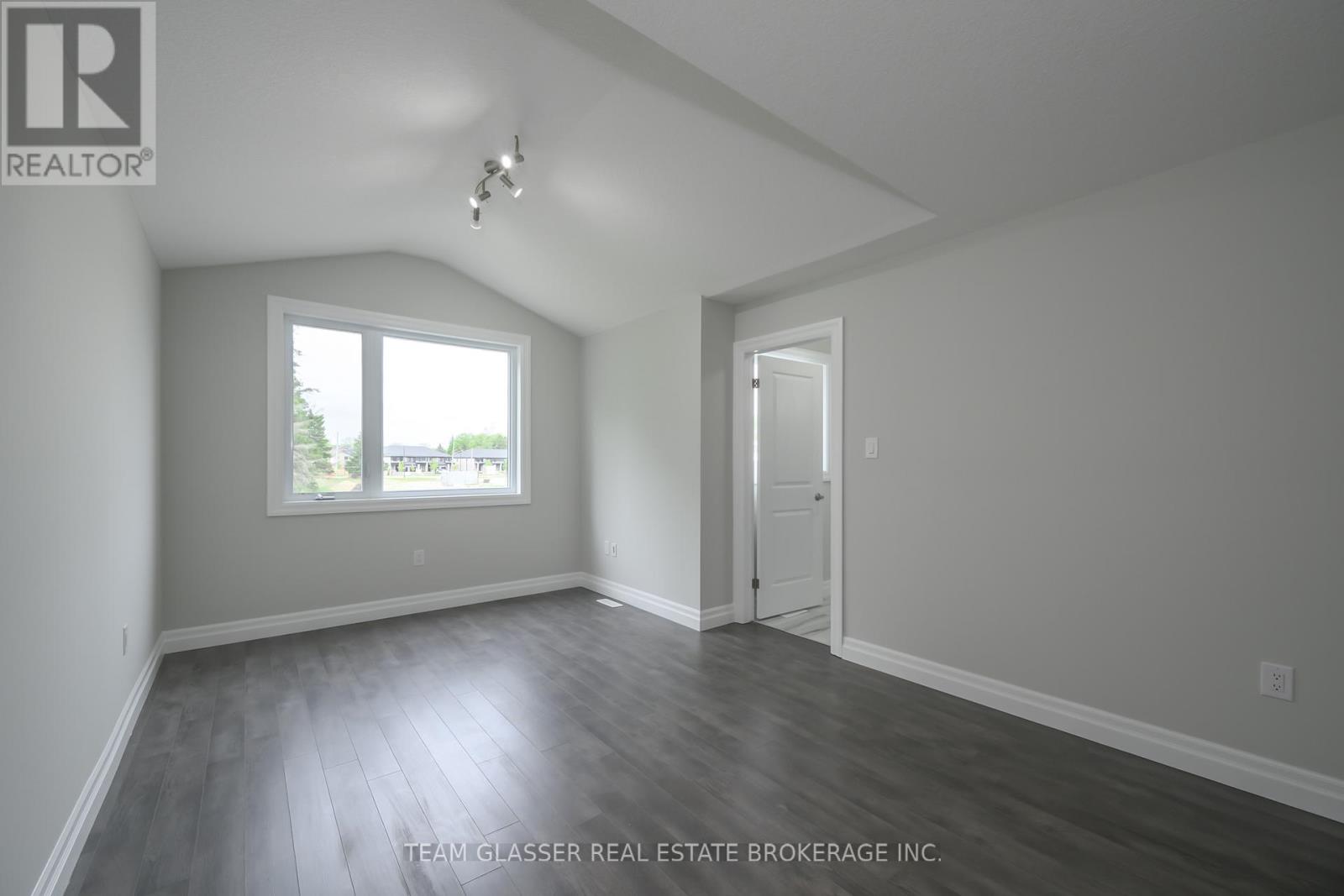 1604 Chickadee Trail, London South (South U), Ontario  N6N 1K2 - Photo 26 - X12170566