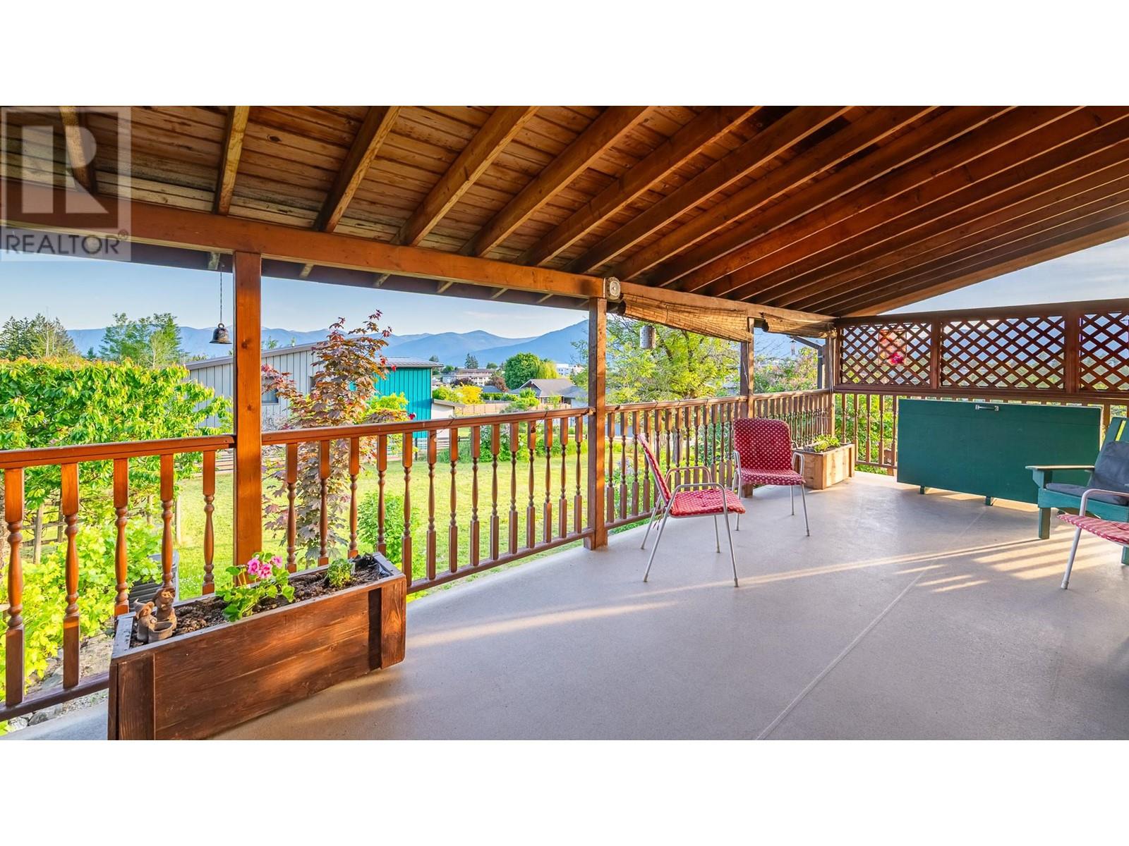 Property at 1843 McLaren Street image 4