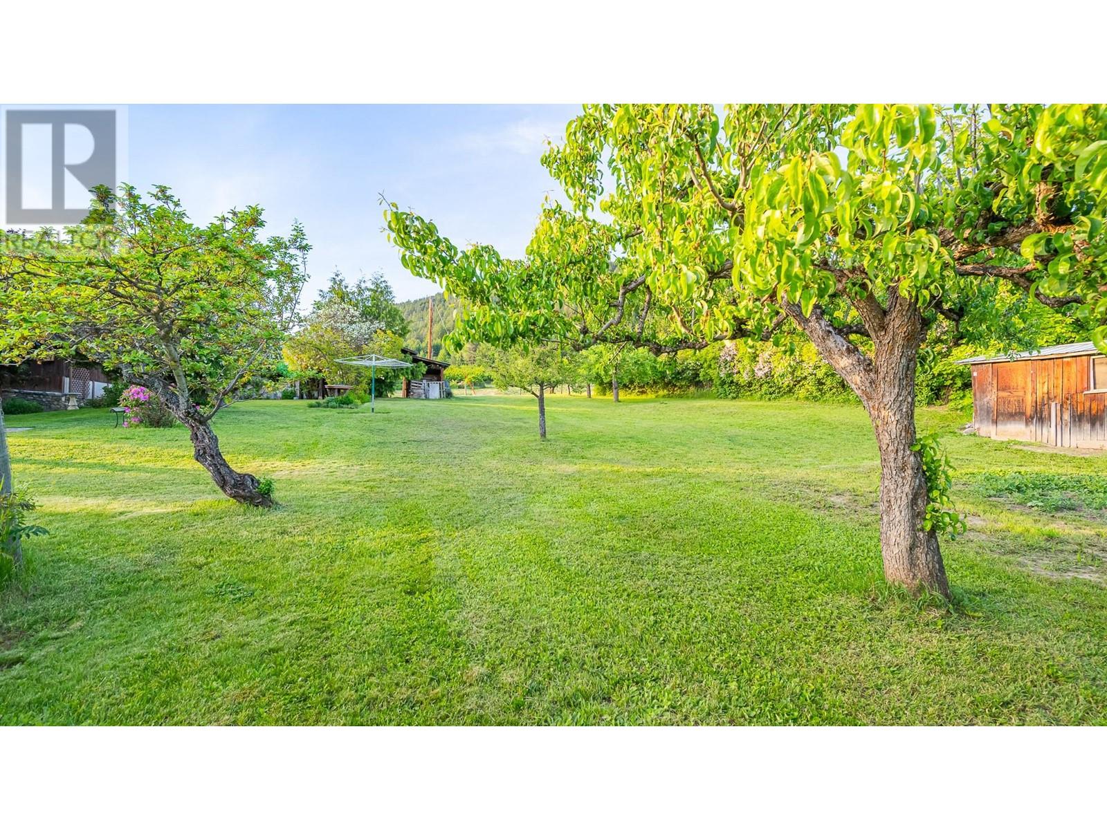 1843 Mclaren Street, Creston, British Columbia  V0B 1G5 - Photo 8 - 10342810