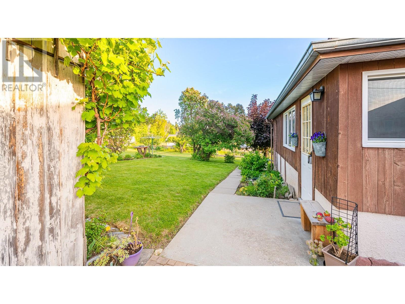 1843 Mclaren Street, Creston, British Columbia  V0B 1G5 - Photo 45 - 10342810