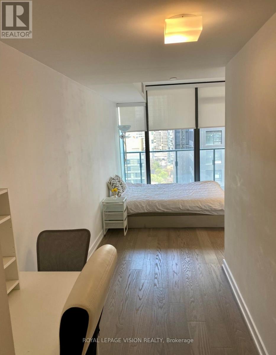 1710 - 11 Wellesley Street W, Toronto, Ontario  M4Y 1E8 - Photo 2 - C12180149