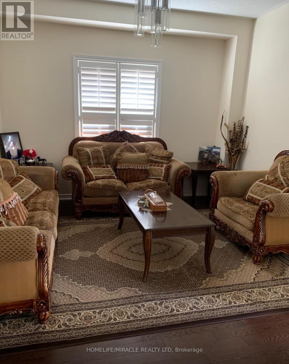 18 Morrow Bay Drive, Brampton, Ontario  L6P 3T9 - Photo 2 - W12180179