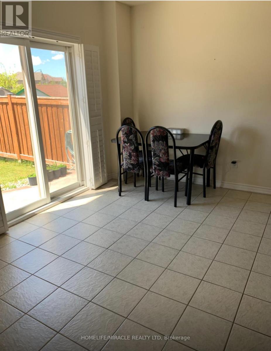 18 Morrow Bay Drive, Brampton, Ontario  L6P 3T9 - Photo 5 - W12180179