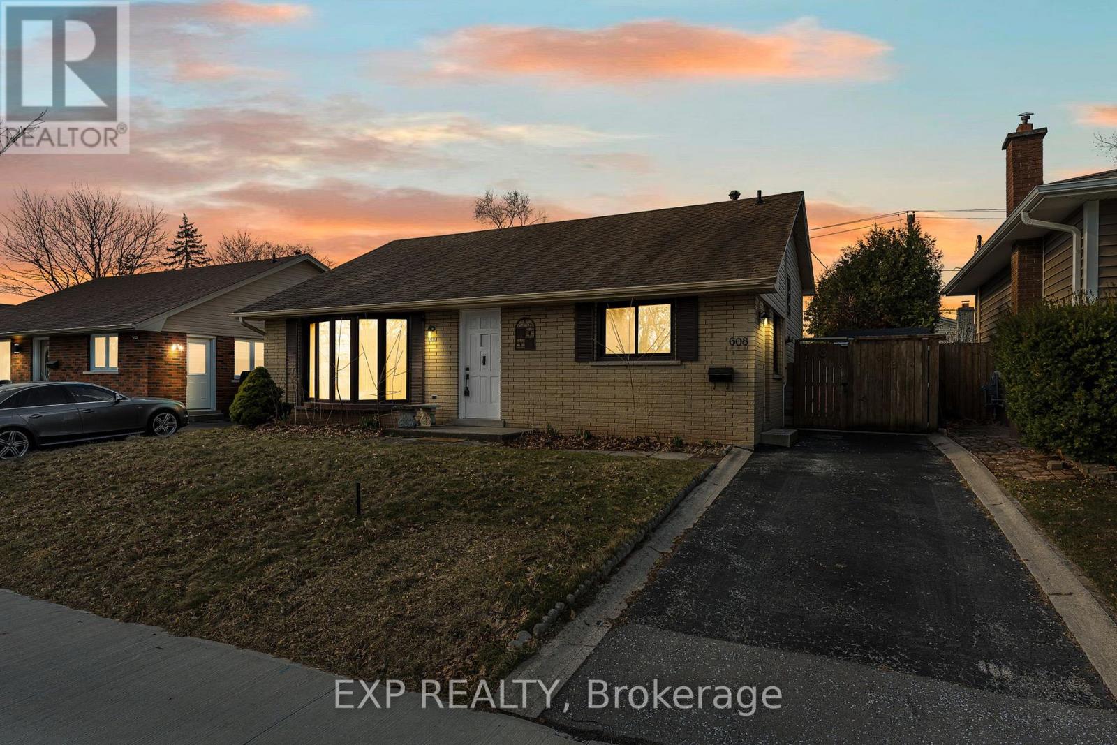 608 THORNWOOD AVENUE, Burlington, Ontario