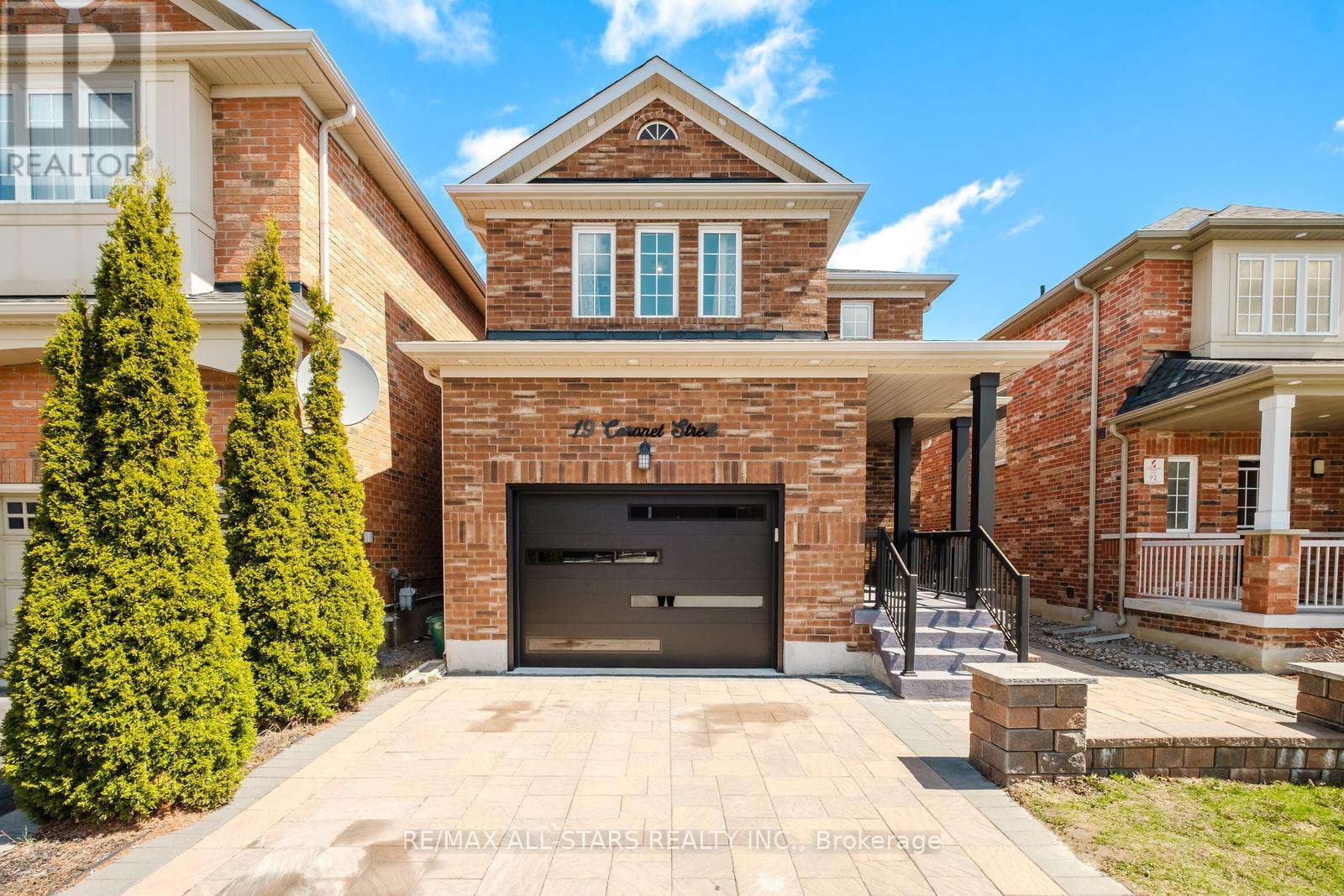19 Coronet Street, Whitchurch-Stouffville, Ontario  L4A 0X8 - Photo 2 - N12099344