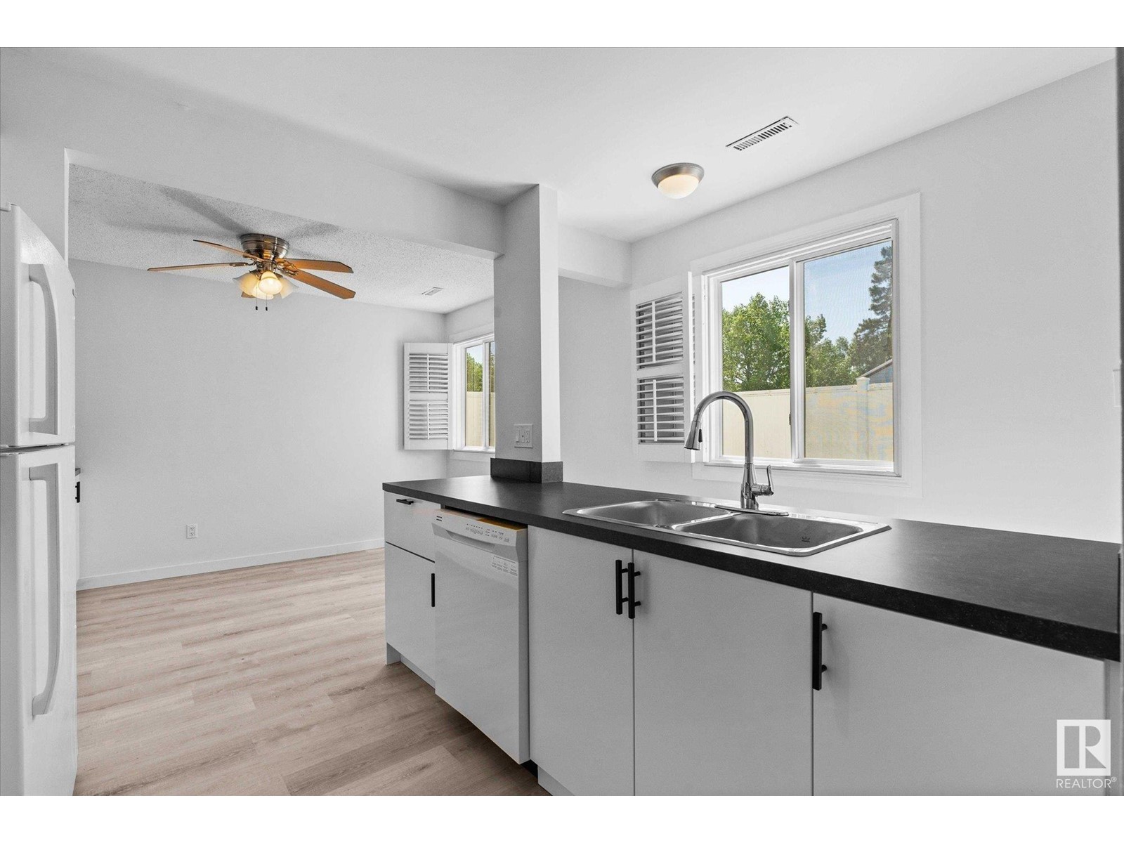 227 Lancaster Tc Nw, Edmonton, Alberta  T5X 5T4 - Photo 5 - E4438989