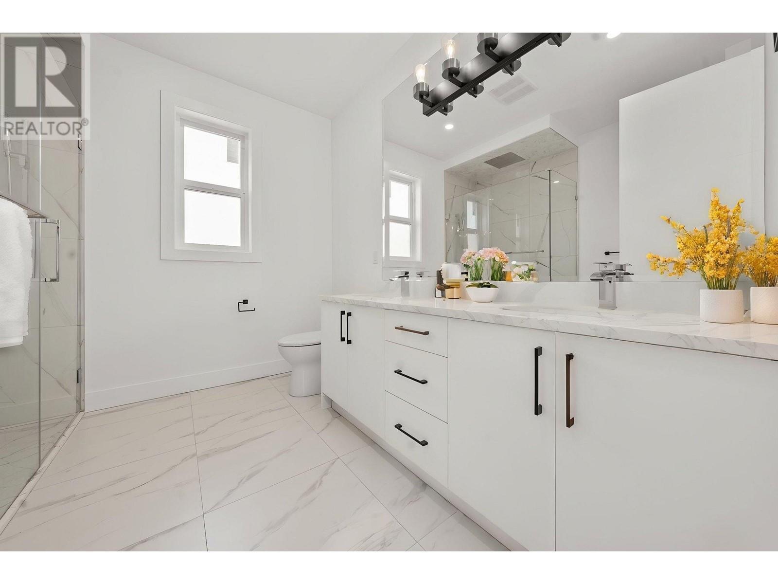 Listing Picture 13 of 26 : 10655 NO. 1 ROAD, Richmond / 烈治文 - 魯藝地產 Yvonne Lu Group - MLS Medallion Club Member