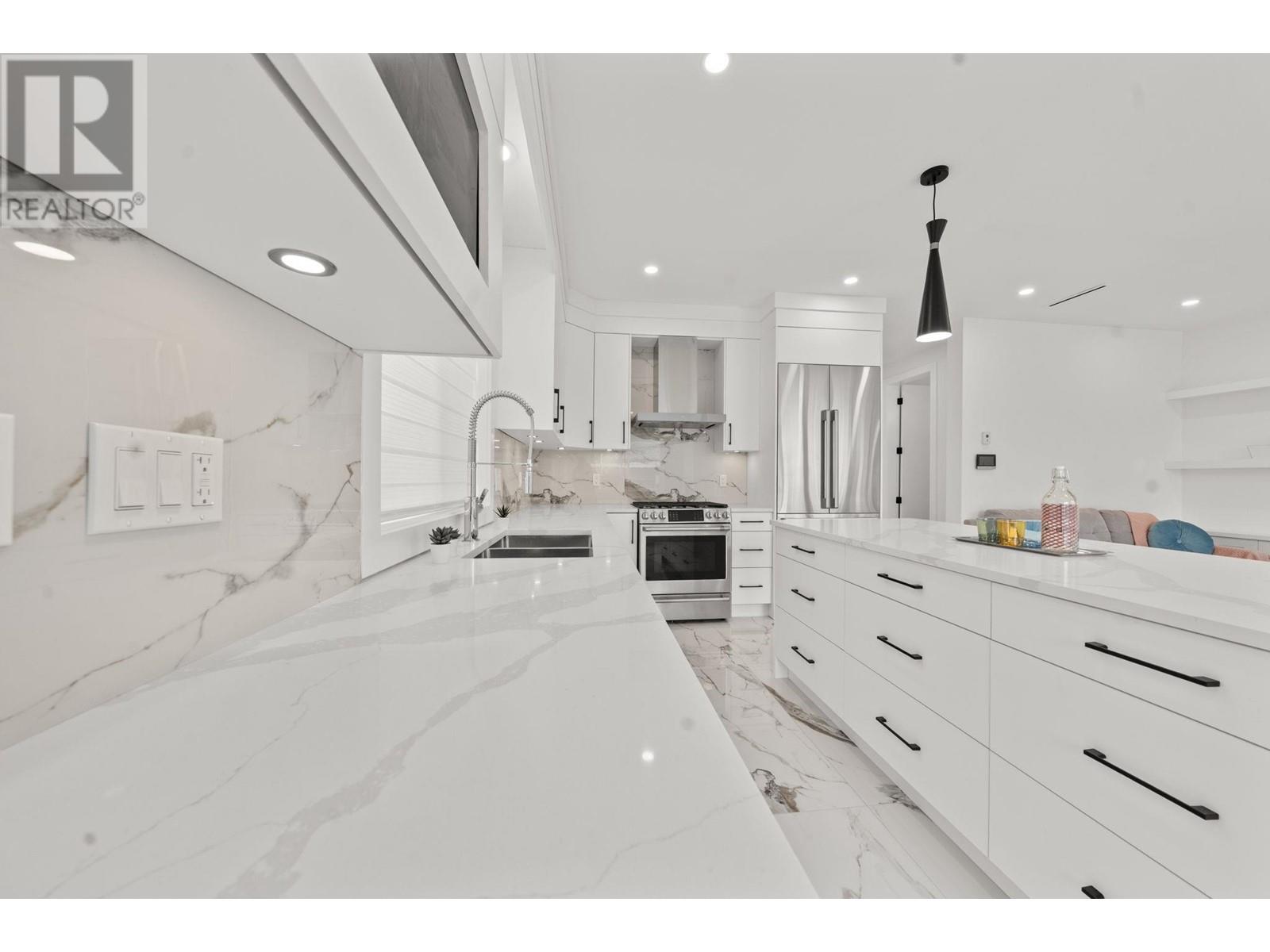 Listing Picture 9 of 26 : 10655 NO. 1 ROAD, Richmond / 烈治文 - 魯藝地產 Yvonne Lu Group - MLS Medallion Club Member