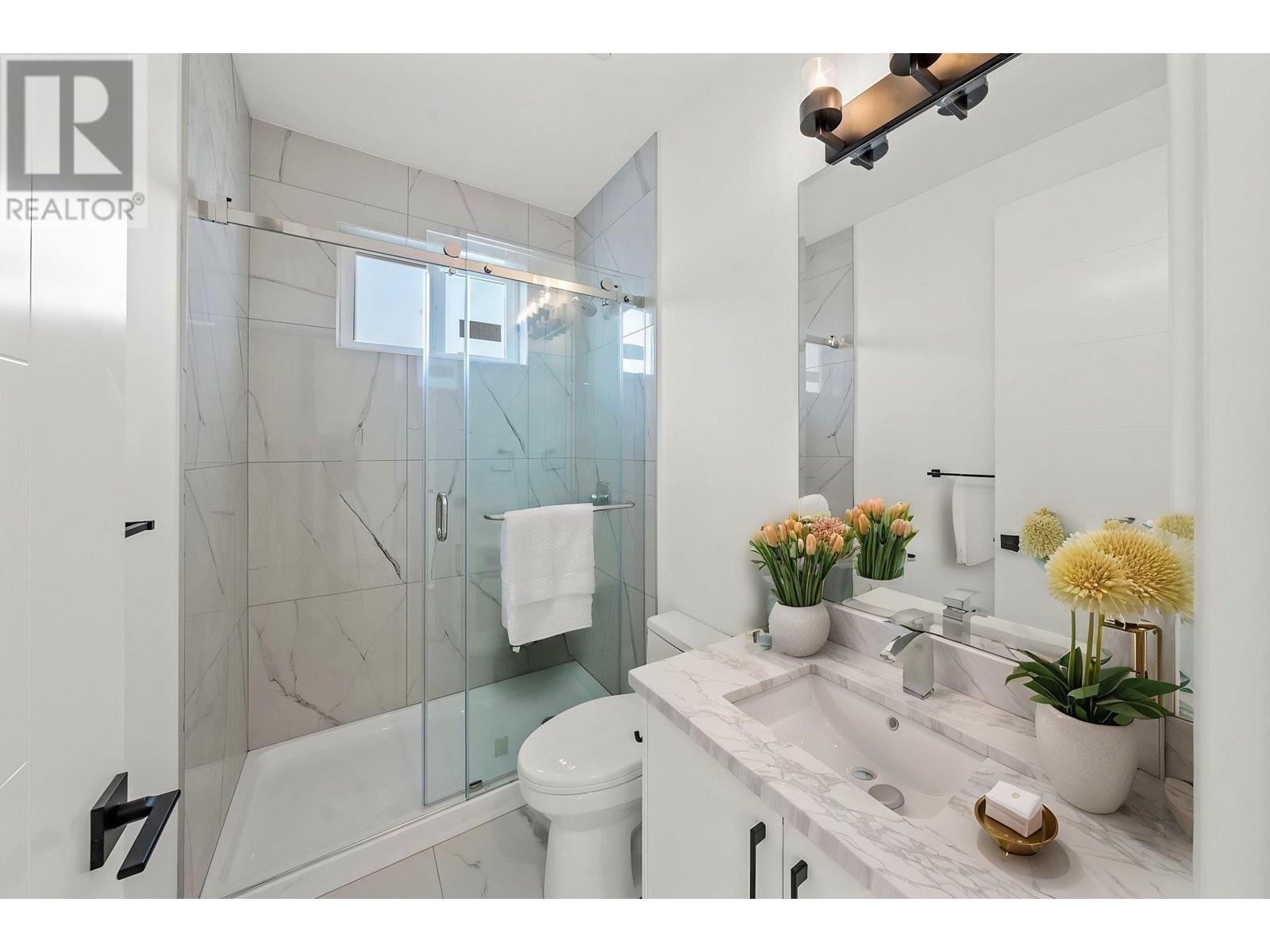 Listing Picture 18 of 26 : 10655 NO. 1 ROAD, Richmond / 烈治文 - 魯藝地產 Yvonne Lu Group - MLS Medallion Club Member