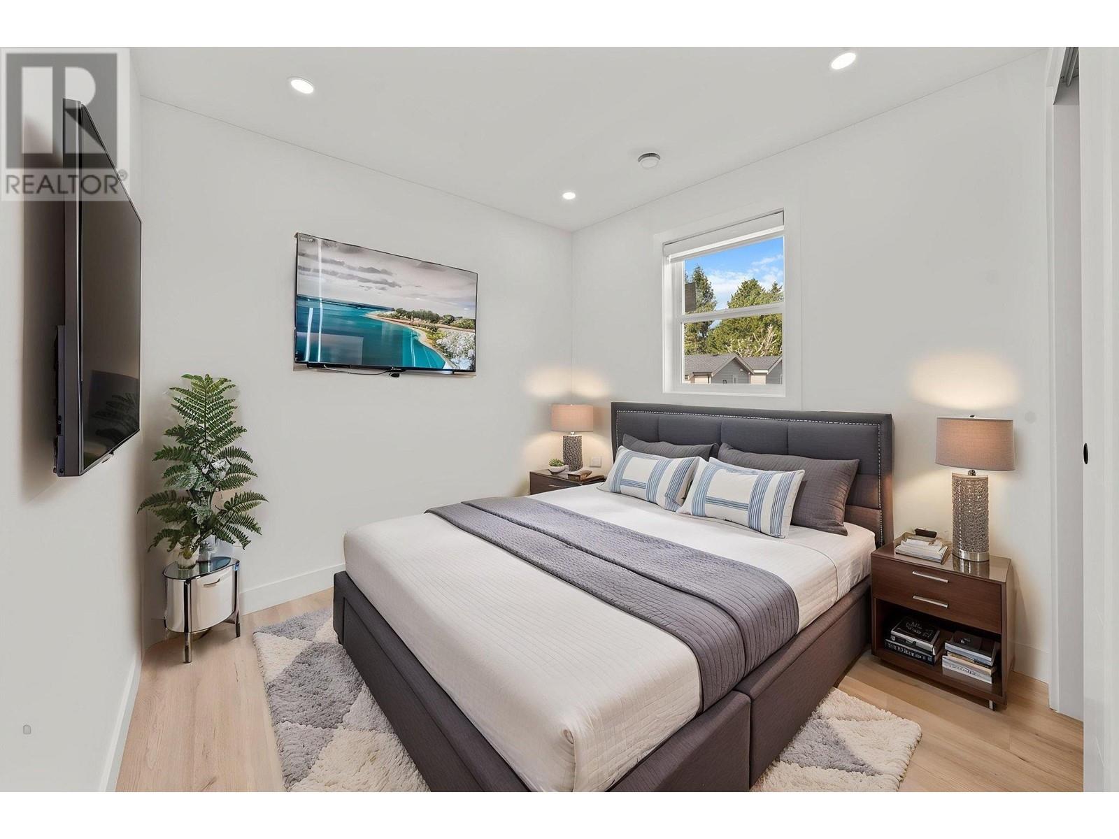 Listing Picture 22 of 26 : 10655 NO. 1 ROAD, Richmond / 烈治文 - 魯藝地產 Yvonne Lu Group - MLS Medallion Club Member