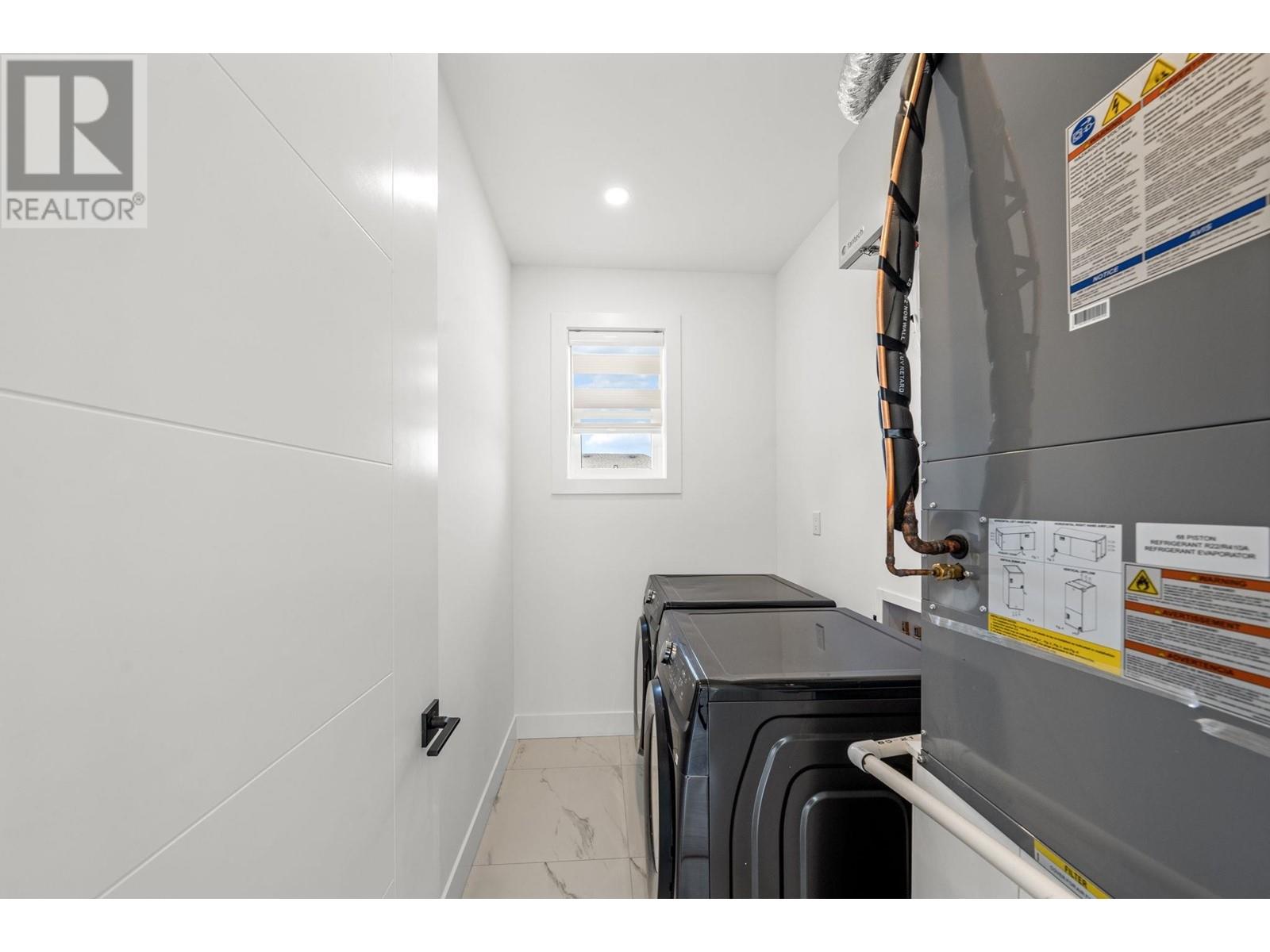 Listing Picture 20 of 26 : 10655 NO. 1 ROAD, Richmond / 烈治文 - 魯藝地產 Yvonne Lu Group - MLS Medallion Club Member