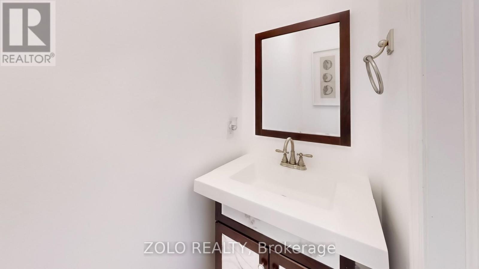 49 Collin Court, Richmond Hill, Ontario  L4E 0X6 - Photo 13 - N12161190