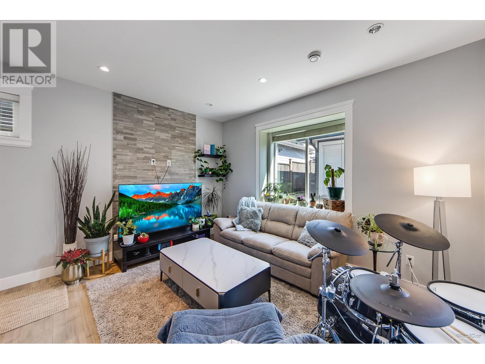 Property at 5078 NORFOLK STREET image 2