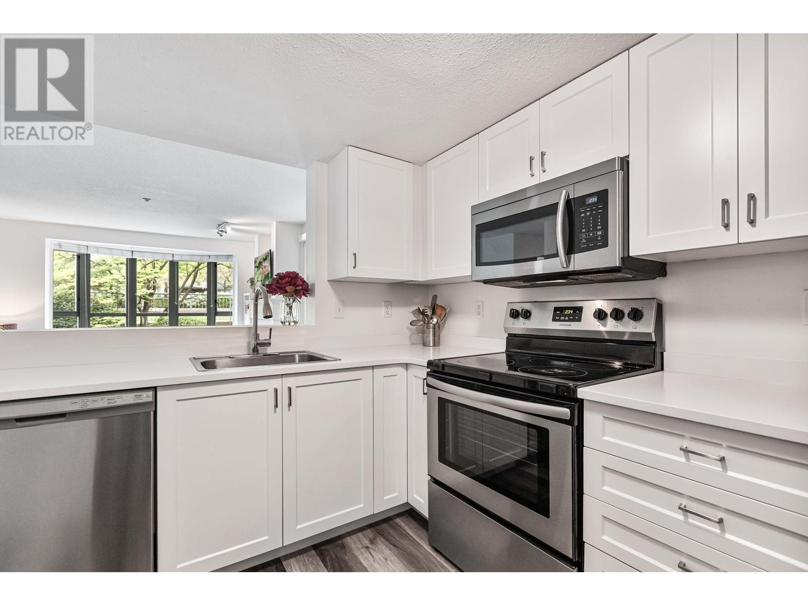 303 220 NEWPORT DRIVE, Port Moody, British Columbia