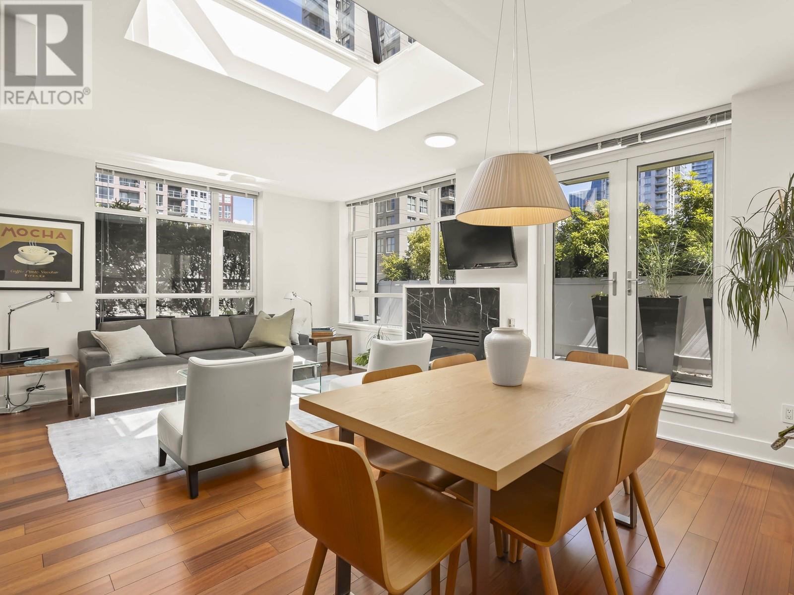 Ph3 988 Richards Street, Vancouver, British Columbia  V6B 8R2 - Photo 5 - R3008462
