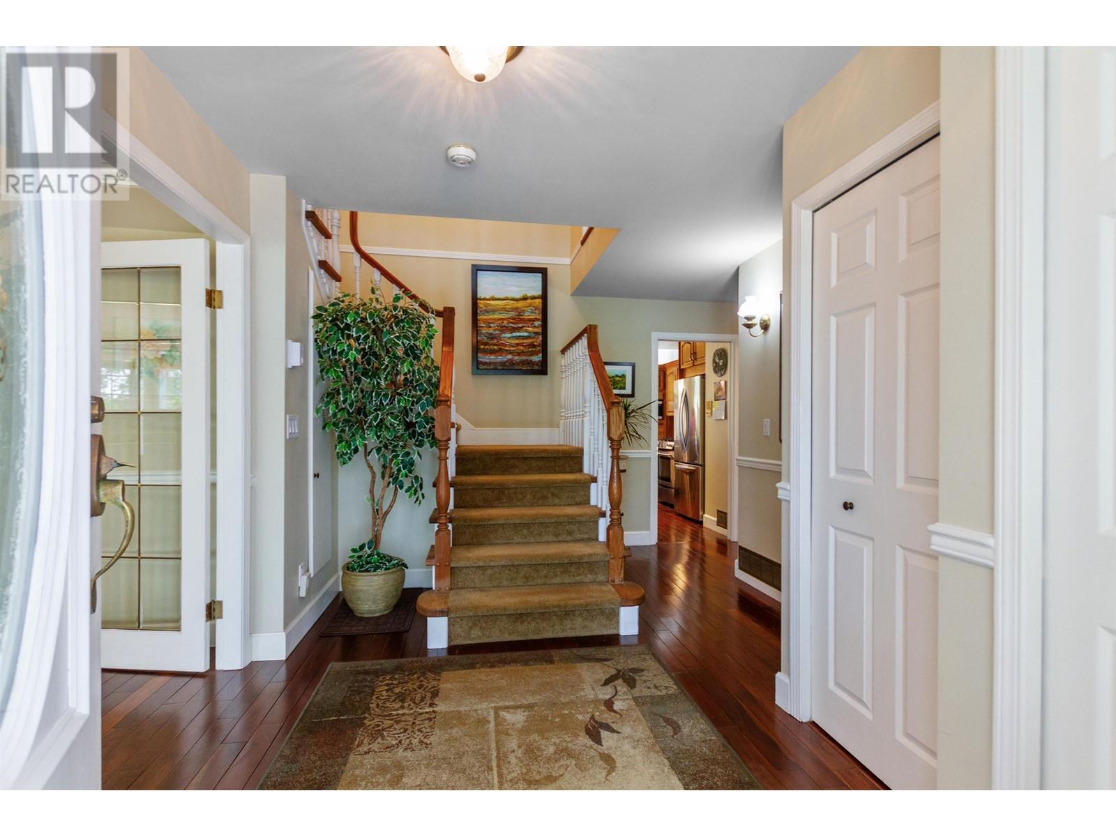 Property at 408 RIVERVIEW CRESCENT image 2