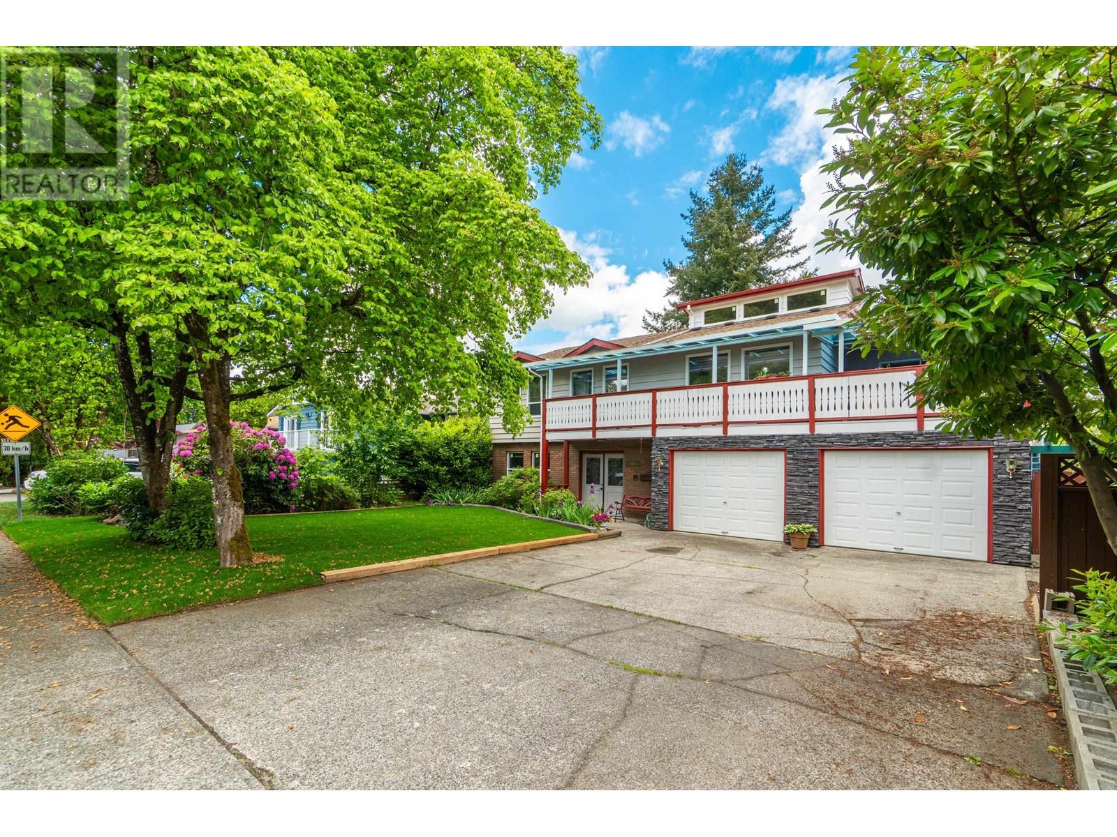 20895 Alpine Crescent, Maple Ridge, British Columbia  V4R 2N6 - Photo 2 - R3008392