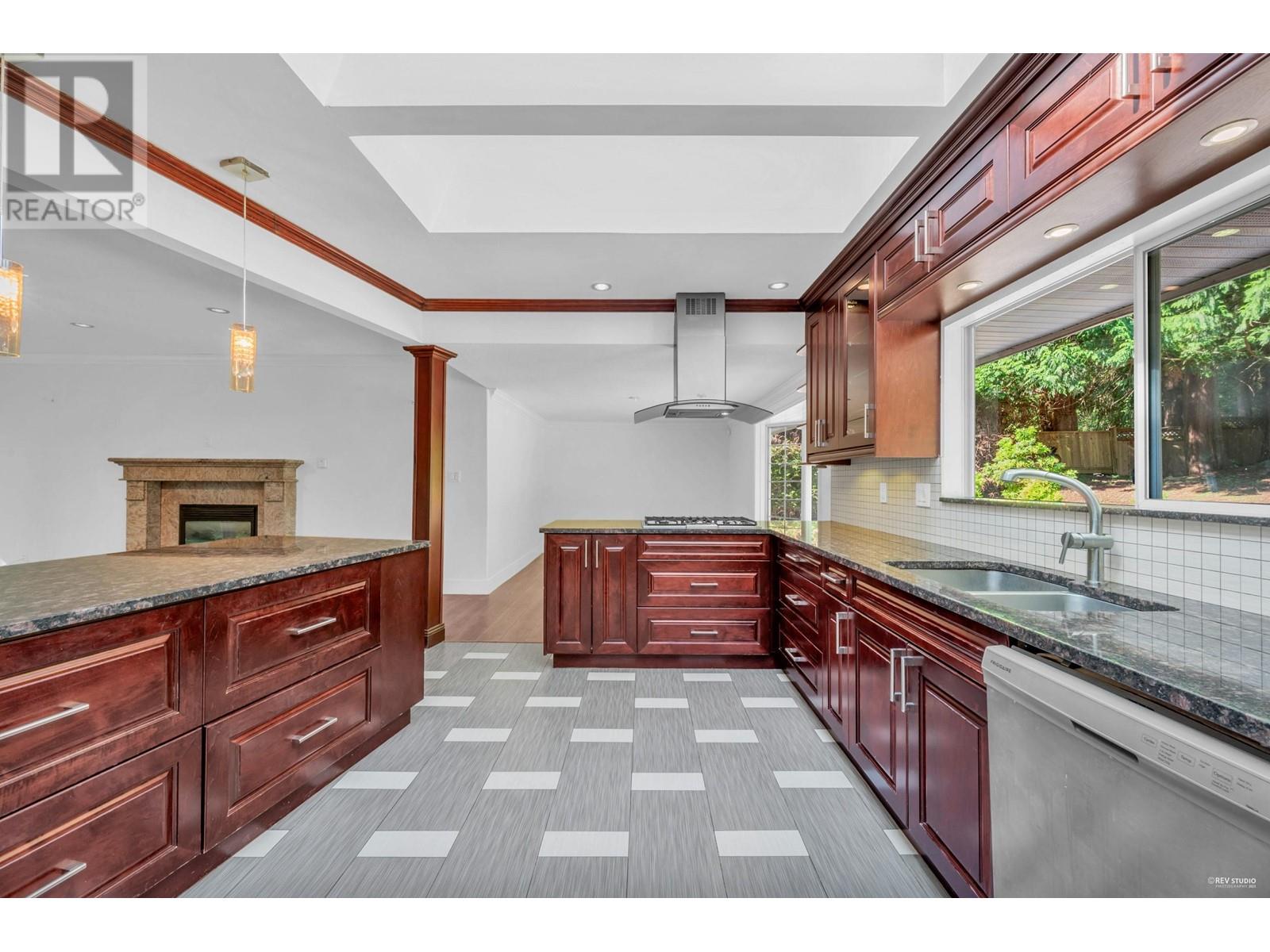 341 Rabbit Lane, West Vancouver, British Columbia  V7S 1J1 - Photo 9 - R3008394