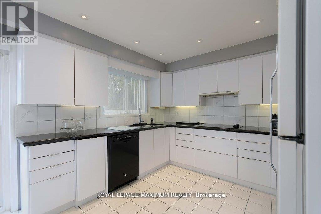 11 Fairchild Avenue, Toronto, Ontario  M2M 1T5 - Photo 7 - C12180201