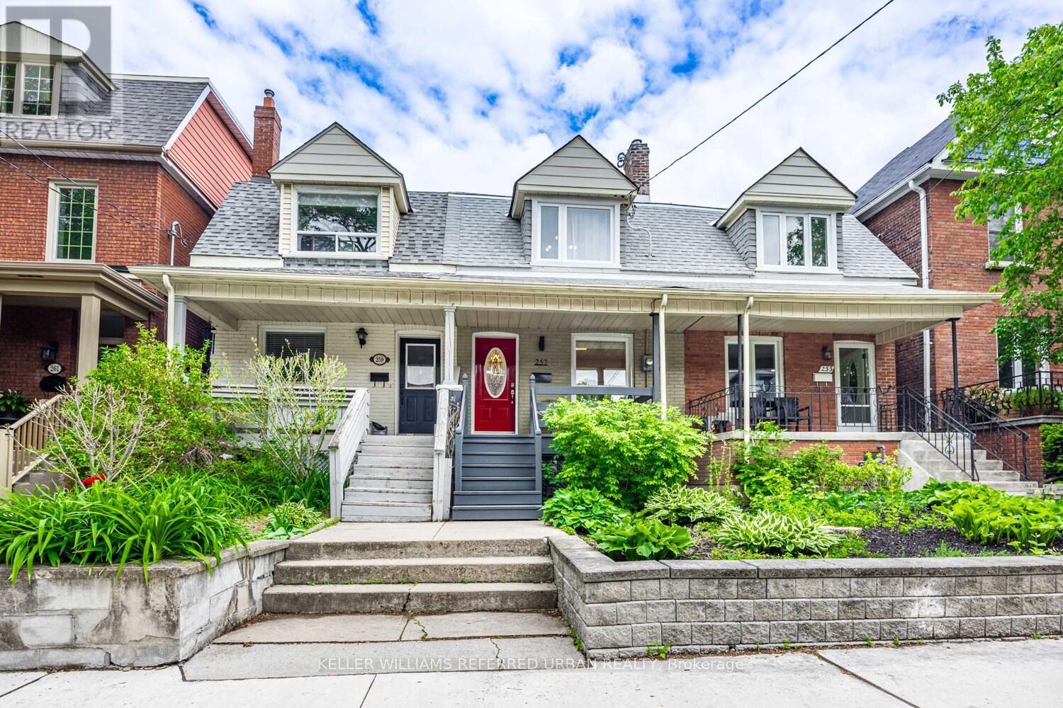 257 MONTROSE AVENUE, Toronto, Ontario