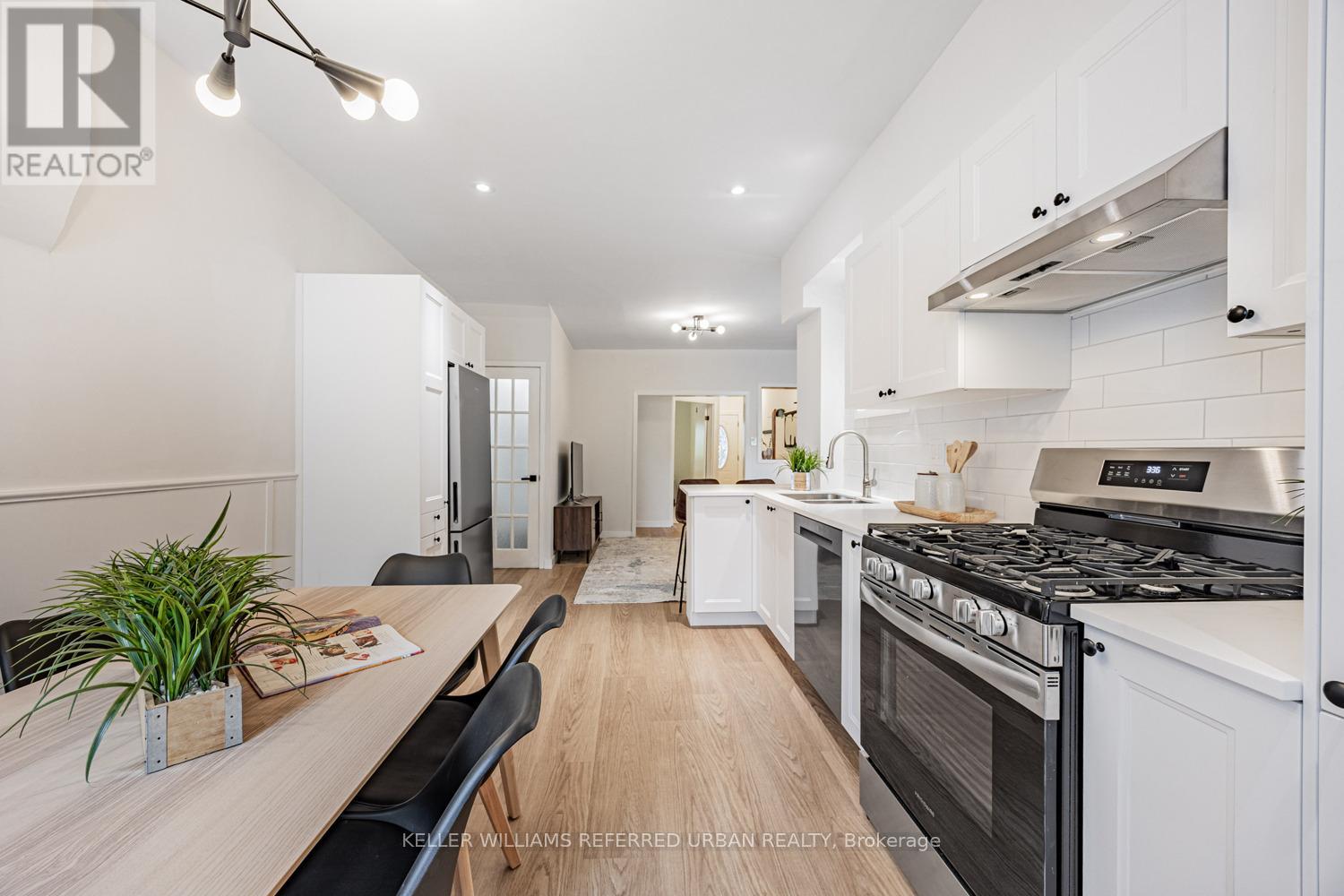 257 Montrose Avenue, Toronto, Ontario  M6G 3G6 - Photo 16 - C12180209