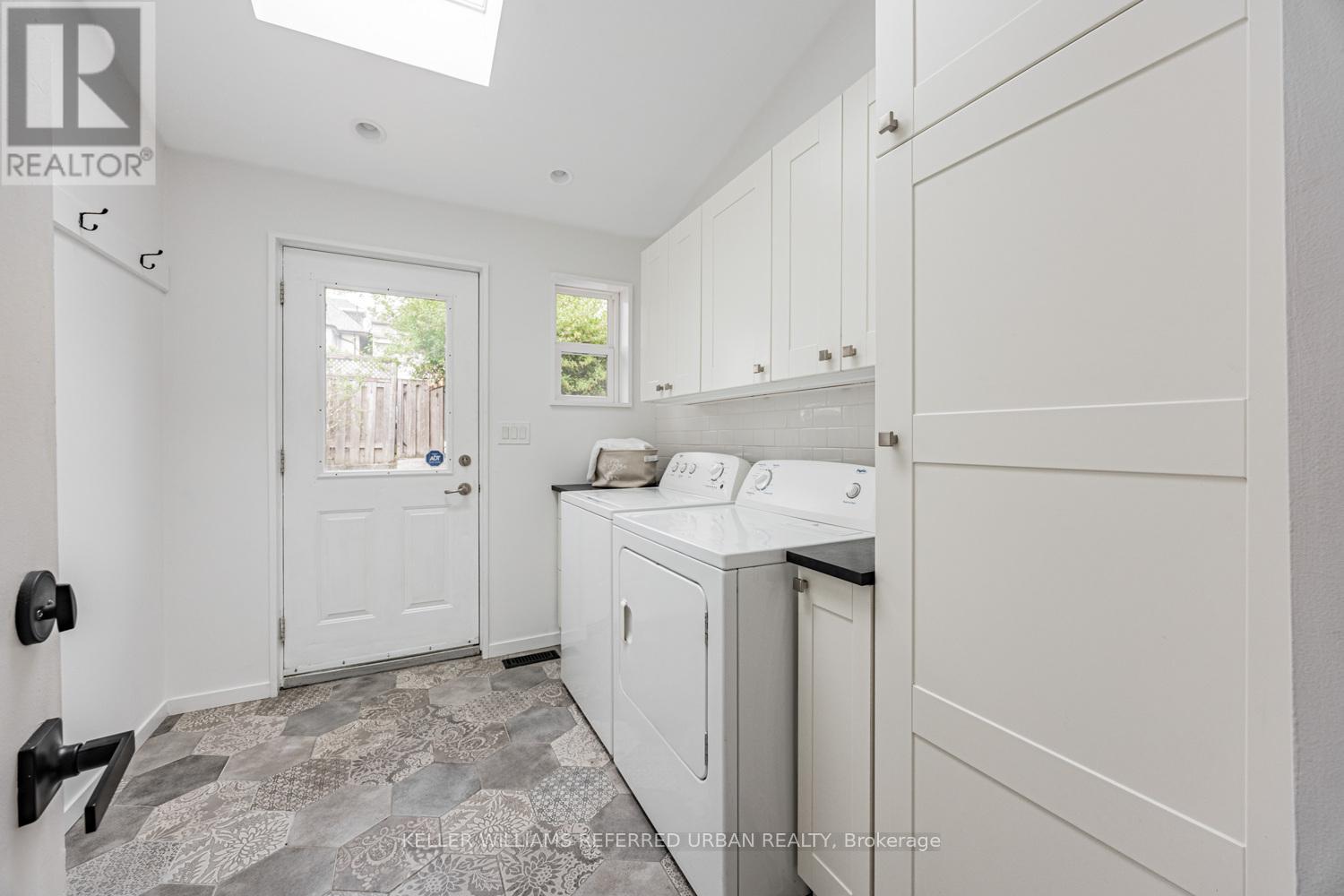 257 Montrose Avenue, Toronto, Ontario  M6G 3G6 - Photo 17 - C12180209