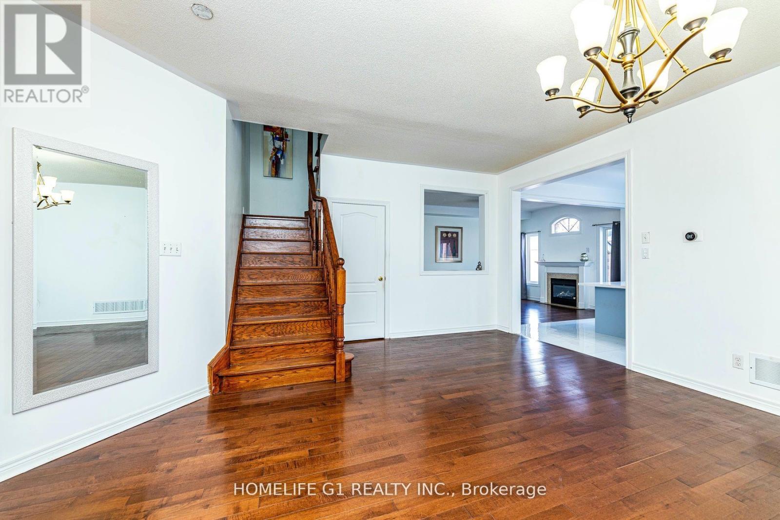 25 Oblate Crescent, Brampton, Ontario  L6Y 0K2 - Photo 4 - W12180076