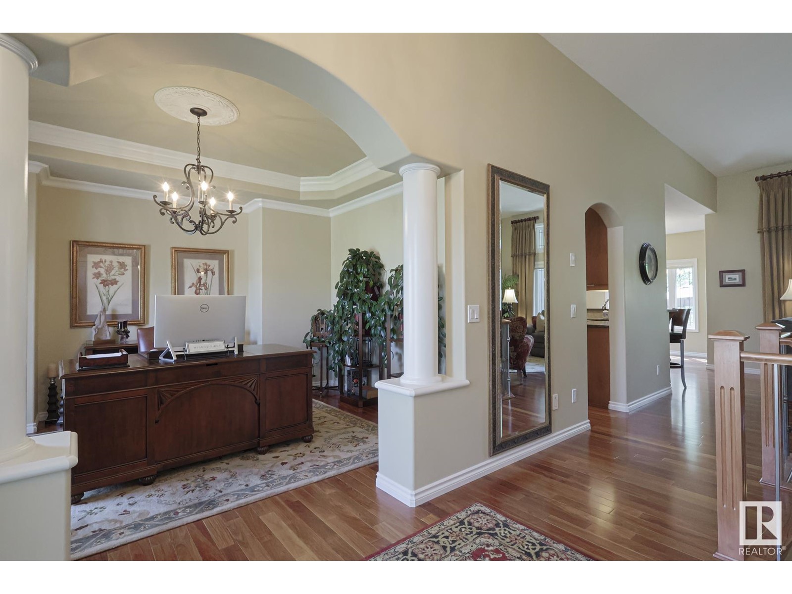 Property at 12 Country Club PL image 1