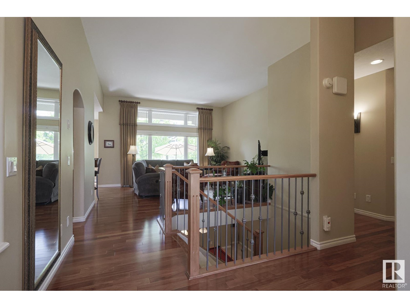 Property at 12 Country Club PL image 5