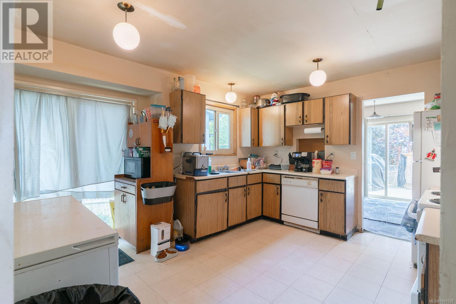 Property at 4131/4133 Departure Bay Rd image 3