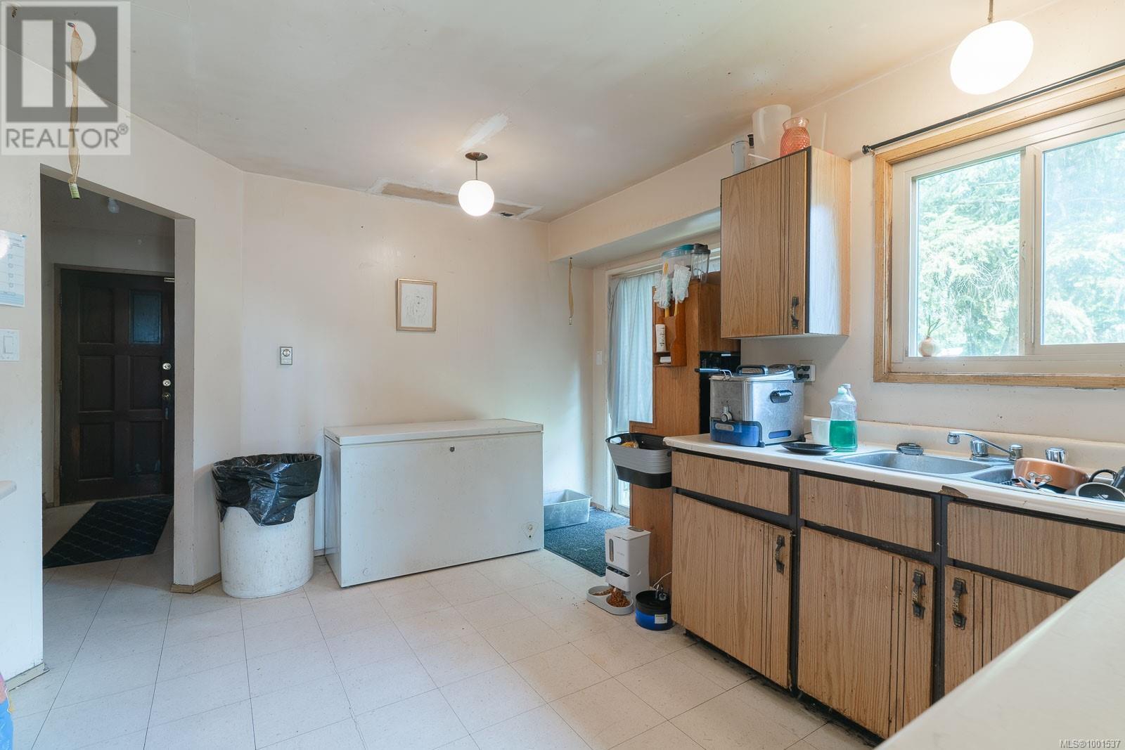 Property at 4131/4133 Departure Bay Rd image 5