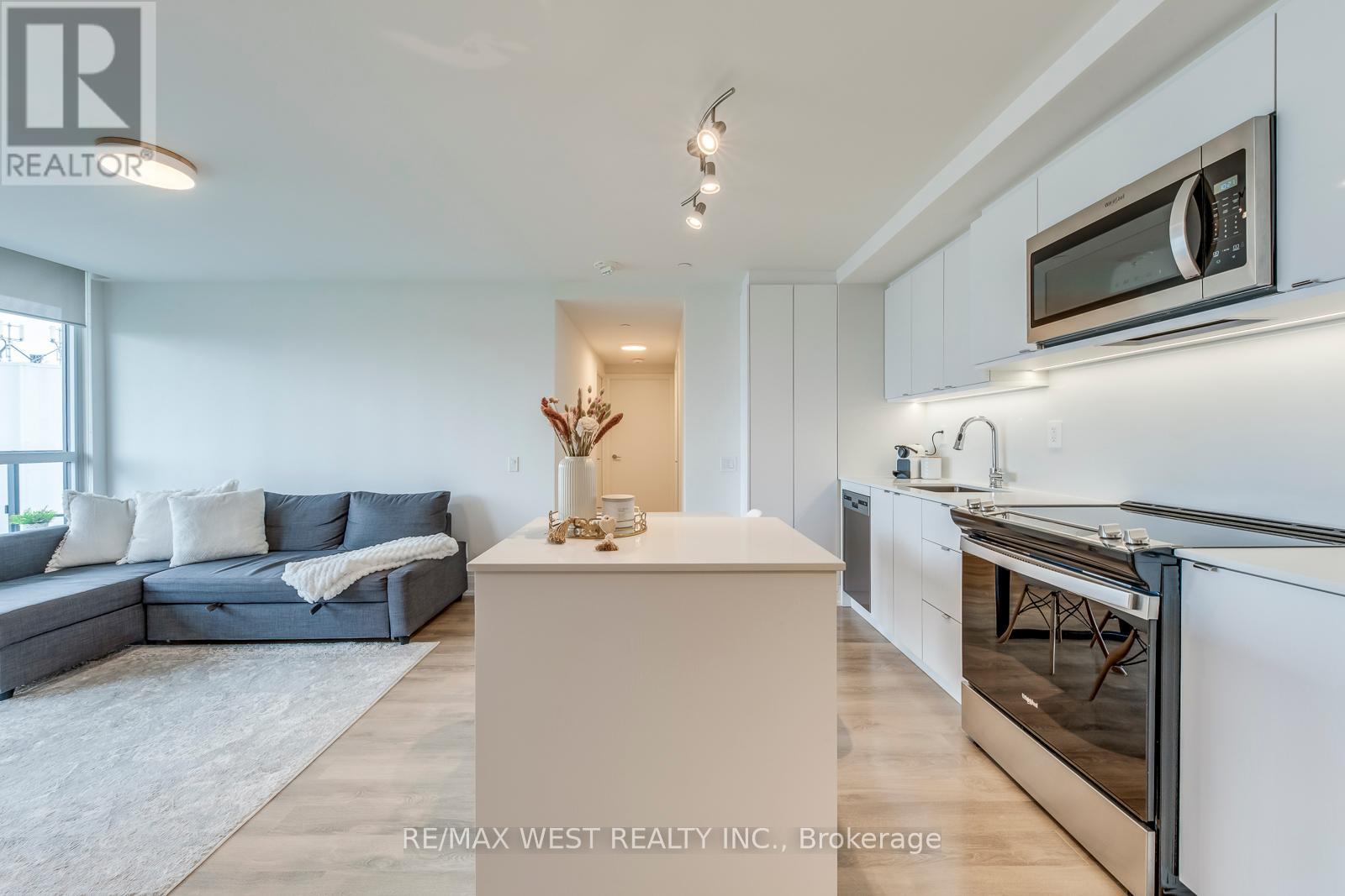 1104 - 1461 Lawrence Avenue W, Toronto, Ontario  M6L 0A6 - Photo 7 - W12180195