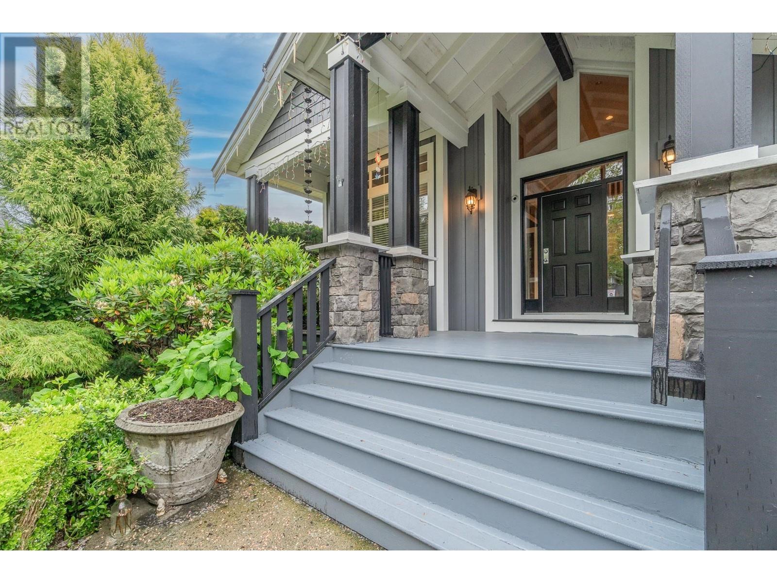 24246 Mcclure Drive, Maple Ridge, British Columbia  V2W 2E5 - Photo 2 - R3007462