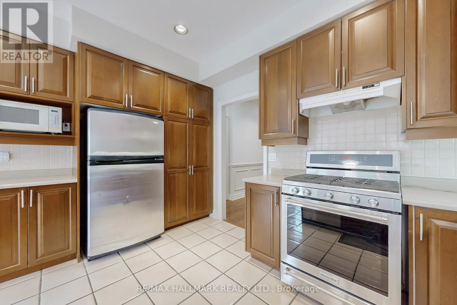19 Hillside Avenue, Vaughan, Ontario  L4K 1W9 - Photo 13 - N12172808