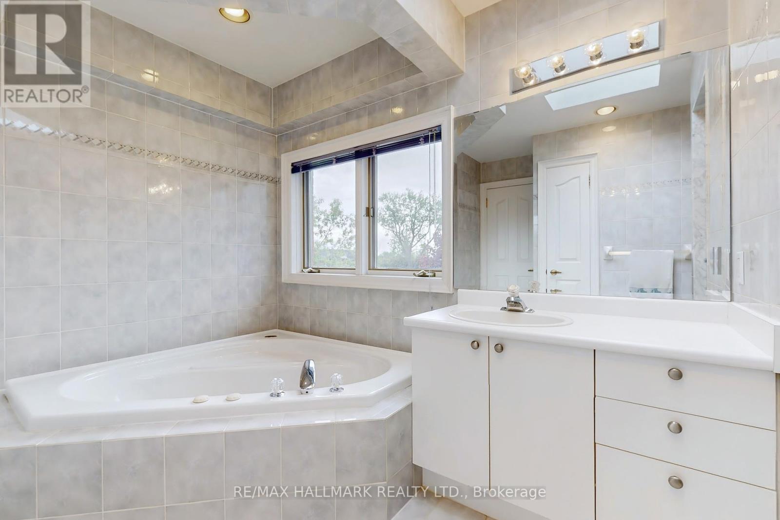 19 Hillside Avenue, Vaughan, Ontario  L4K 1W9 - Photo 33 - N12172808