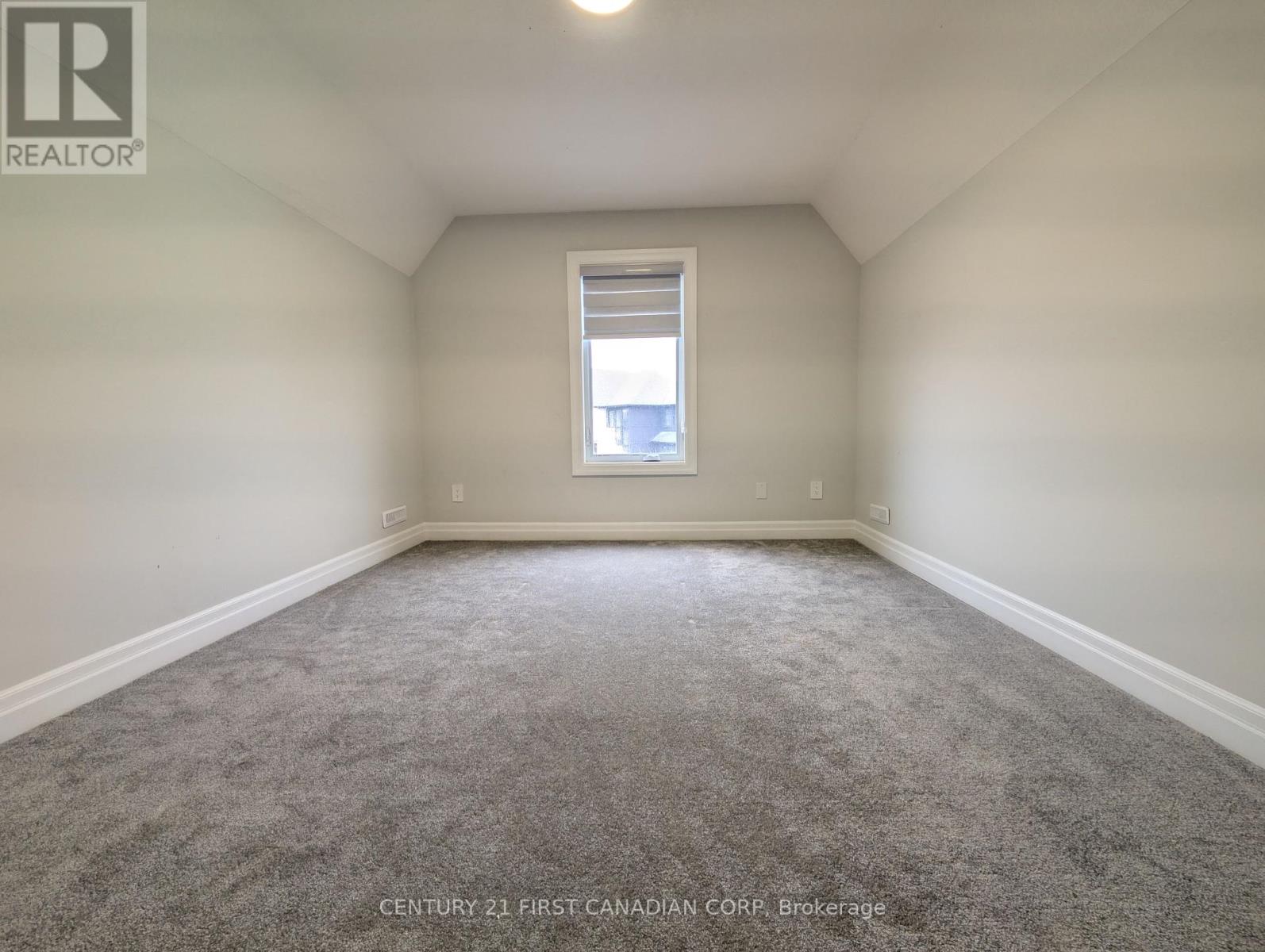 135 Aspen Circle, Thames Centre, Ontario  N0M 2P0 - Photo 14 - X12118530