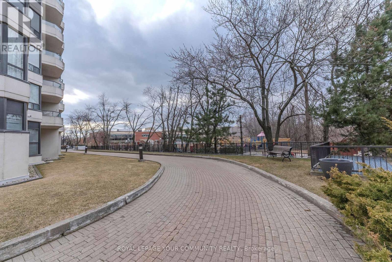 1002 - 8501 Bayview Avenue, Richmond Hill, Ontario  L4B 3J7 - Photo 1 - N12080303