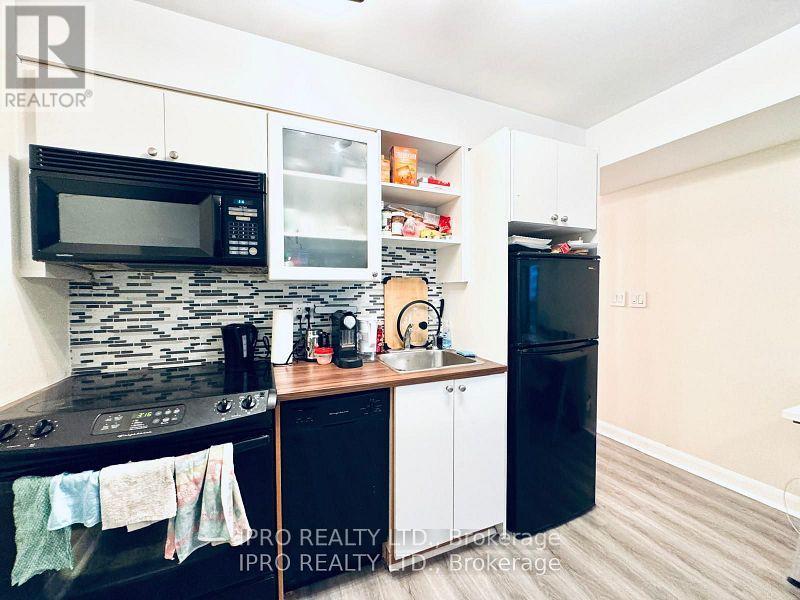 Property at 413 - 600 FLEET STREET W image 3