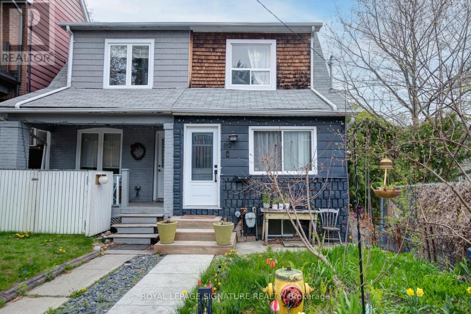 <div class="slider-price">$979,900</div><p>82 Badgerow Avenue, Toronto, Ontario</p>