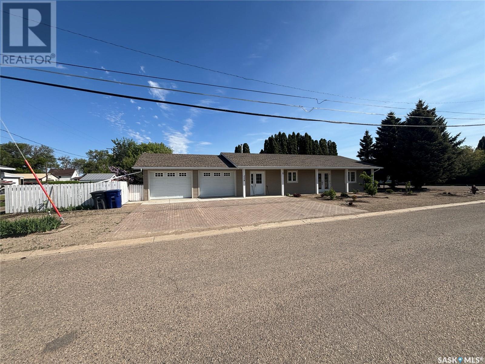 228 Hearn Street, Outlook, Saskatchewan  S0L 2N0 - Photo 2 - SK007439