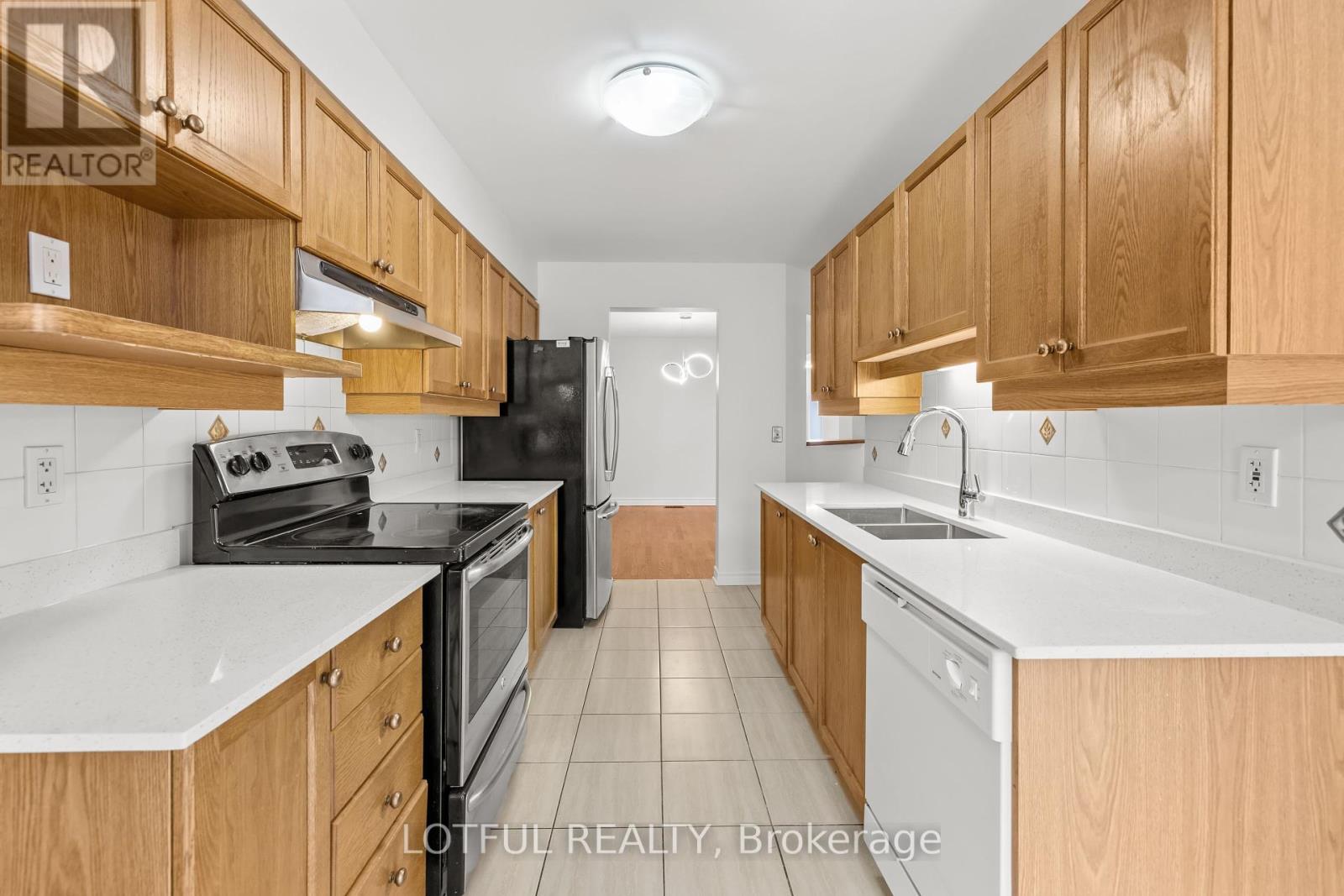 212 Meadowlilly Road, Ottawa, Ontario  K1T 4H1 - Photo 10 - X12118846