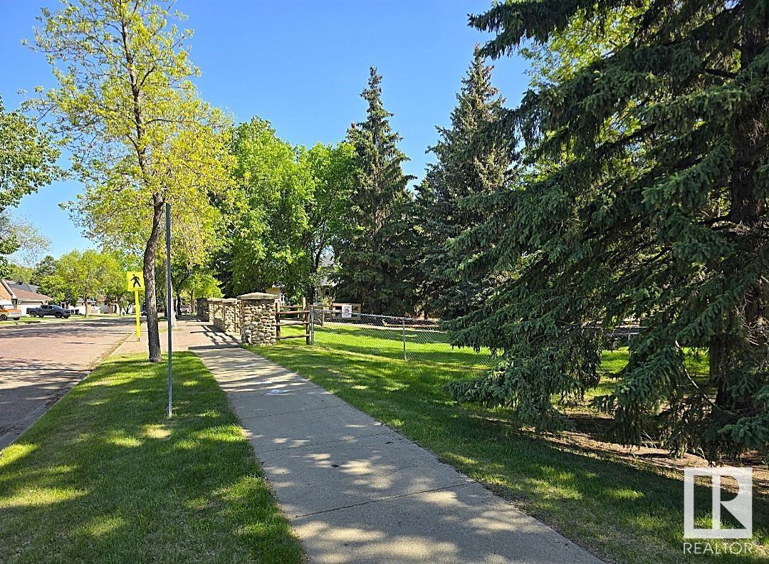 Property at 17 FIELDSTONE DR image 4