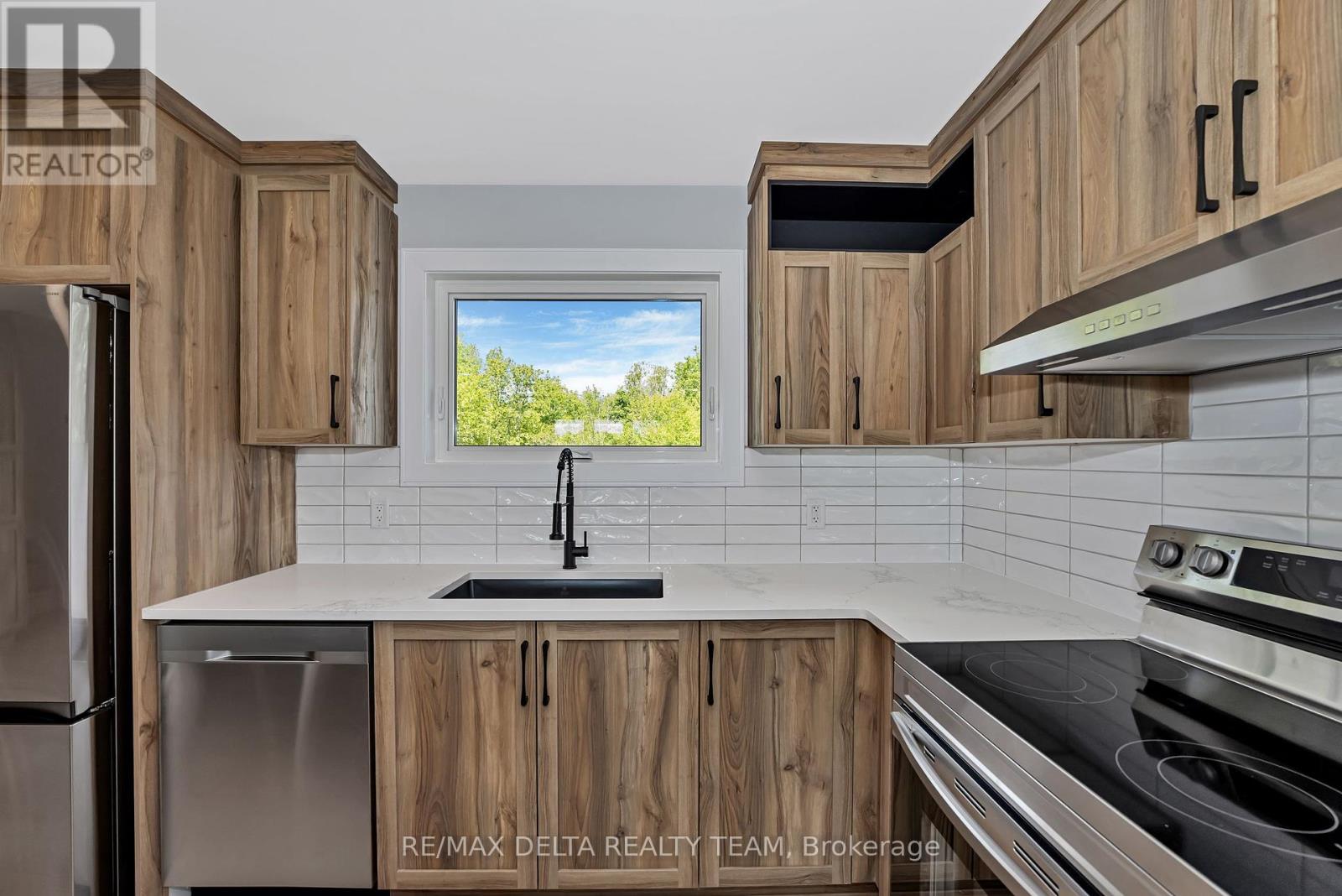 2075 Landry Street, Clarence-Rockland, Ontario  K0A 1N0 - Photo 8 - X12180287