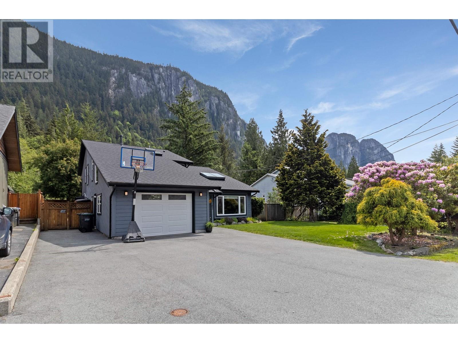 38582 WESTWAY AVENUE, Squamish, British Columbia