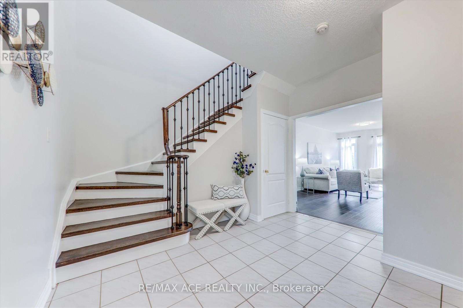 95 Angelica Avenue, Richmond Hill, Ontario  L4S 2C9 - Photo 6 - N12180277