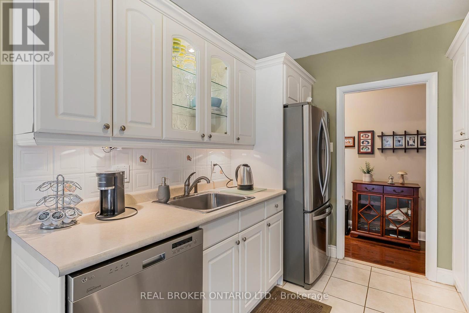 25 Sora Drive, Mississauga, Ontario  L5M 1B3 - Photo 13 - W12180274
