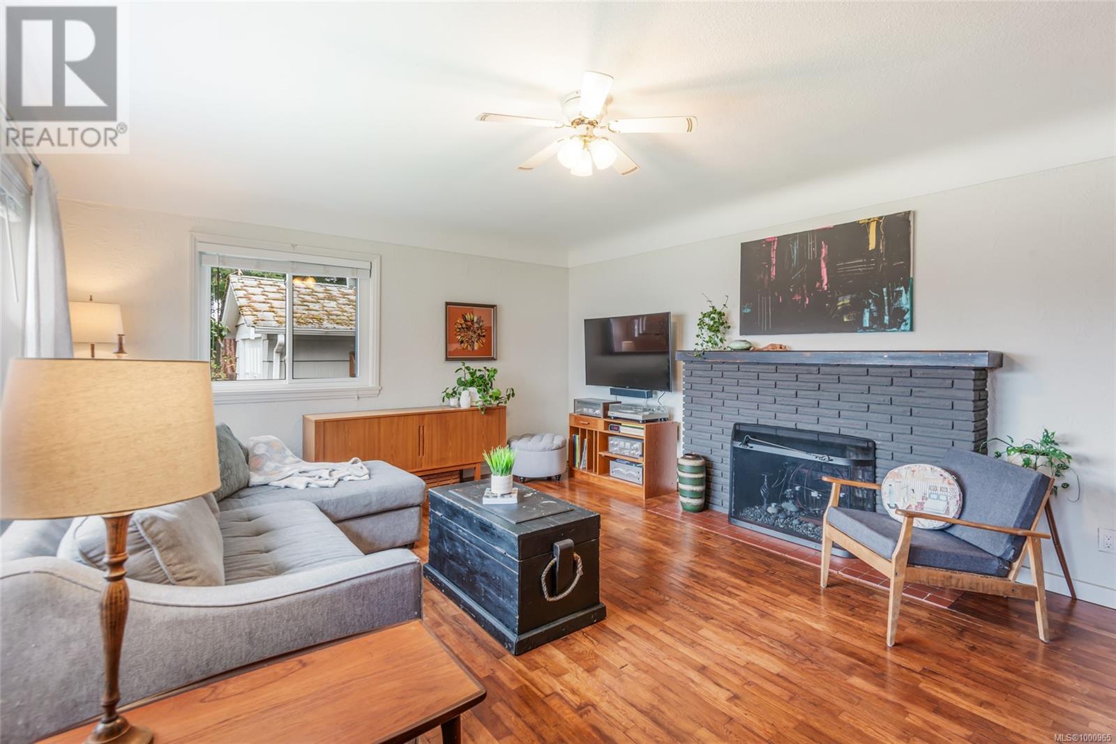 Property at 380 Hirst Ave W image 4